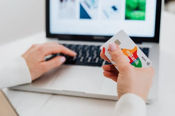 Aprenda a organizar suas finanças e cortar gastos desnecessários com essa dica.